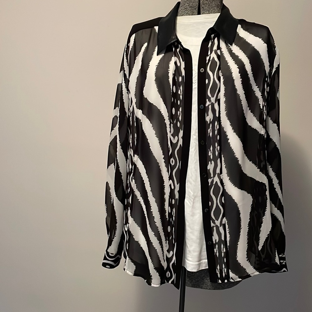 Over-sized blouse. Chico’s. Size 3. Black and white. Excellent condition.